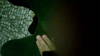 Preview 1 of Fucking Vagina Masturbation - Esposa na pra&ccedil_a louquinha pra pegar
