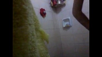 Preview 1 of Usa Mom And Son Bathroom - brincando no banho