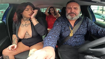Preview 2 of Men Hot Mature Mom Son - Luizza Saito na sua primeira vez pintou o sete dentro da carona chupou e sentou