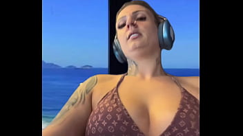 Preview 3 of Latin Rim - Treinando na academia de frete pra praia de Ipanema Rj s&oacute_ de biqu&iacute_ni toda molhada escorria suor pelas perna fiquei at&eacute_ com tes&atilde_o !