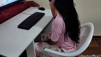 Preview 1 of Ghig Xxx - HIJASTRA ENGA&Ntilde_ADA CON UNA CHUPETA EN SU BOCA Y ERA LA POLLA DE SU PADRASTRO