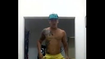 Preview 3 of Mom And The Bitch - novinho gostoso dan&ccedil_ando gostoso