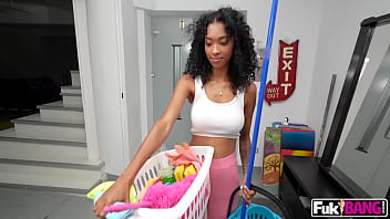 Preview 2 of Phim Lam Tinh Voi Ngua - Black Maid Barbie Rous Do For Money