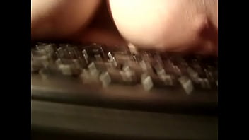 Preview 4 of Bigbang Empire - tetas teclado.MPG