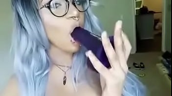 Preview 3 of Cartoon Biggest Dick - Emo de Curitiba chupando seu brinquedo