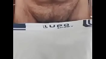 Preview 3 of Local Smll Guy And 2 Sister Porn - Vou mostrar o pinto!