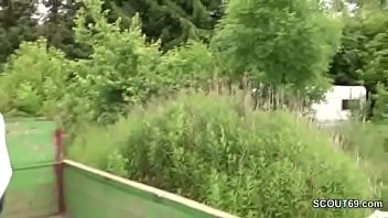 Preview 2 of Vodeo Porn - Bauer sucht Sau - MILF treibt es mit Fremden auf dem Trecker