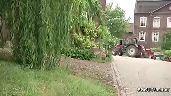 Preview 1 of Vodeo Porn - Bauer sucht Sau - MILF treibt es mit Fremden auf dem Trecker