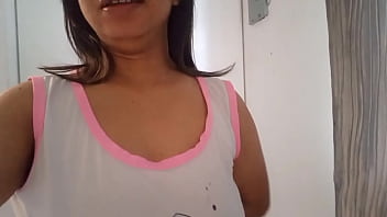 Preview 1 of Tempek Perawan - MADRASTRA CULONA Y TETONA SE PREPARA PARA DORMIR SIN EMBARGO SIENTE SU CO&Ntilde_O MOJADO QUE PREFIERE MASTURBARSE