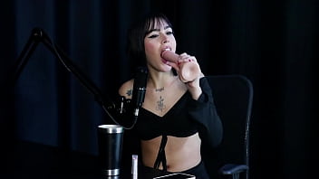 Preview 3 of Tono Ai 2 - Gostosa demonstra o seu boquete,  chupa os peitos depois de dizer que o homem tem que pagar a conta pra transar com ela - Ariane Kimiko (SHEER/RED)