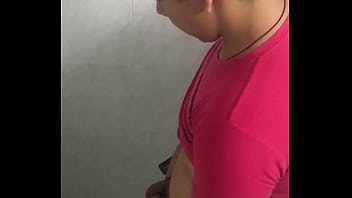 Preview 3 of Keodj - espiando meada piss en ba&ntilde_o publico