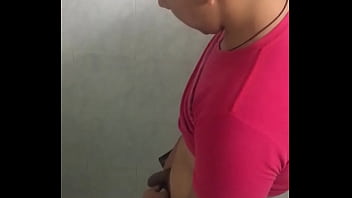 Preview 4 of Keodj - espiando meada piss en ba&ntilde_o publico