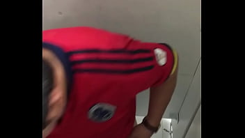 Preview 2 of Jakarta Awek - espiando spy guy cagando ba&ntilde_o publico