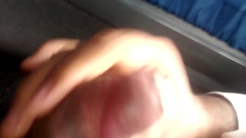 Preview 4 of Horny Son Help Mom - Punheta de leve no bus pra relaxar