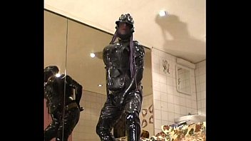 Preview 4 of 8 Years New Silee - Roxina2005RubberDollInLatexLeather191105.MPG