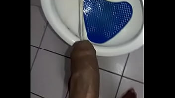 Preview 2 of Poin Boy - Novinho mijando de pau duro