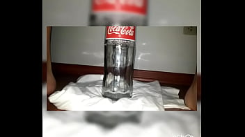 Preview 1 of Testice Massage - botella muy gruesa en mi culo