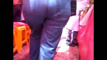 Preview 3 of Usa Online Sex Foot Amazing - Culona en la calle.