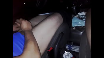 Preview 3 of Karina White Fucking - punheta no carro