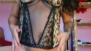 Preview 4 of Hot Bg Mom - Morena gostosa mostrando a calcinha socada no cuzinho e rebolando pra camera