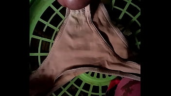 Preview 3 of Sowl Sexhd - Gozando Calcinha da Cunhada 0015