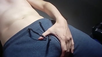 Preview 1 of Skyla Novea Hot Body - JosuSanturtzi se baja los pantalones y se hace una paja lenta con gemidos para las vecinas de Euskadi (Para Mujeres)