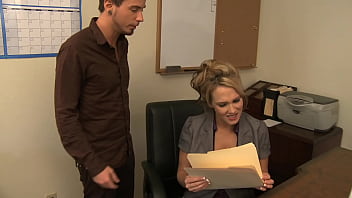 Preview 1 of Pain Cry Ht Sexy Brazzers - Beauty sexy milf mom fucked by boy