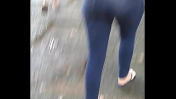 Preview 4 of Kamerun Xnxx - nice booty walking by in tight jean gostosa