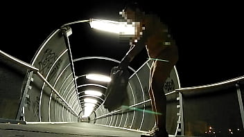 Preview 4 of Korean Kiss Sex - Desnudo en un puente iluminado