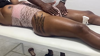 Preview 1 of Colege Sex - Camara amateur graba a mujer trans siendo masajeada