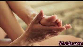 Preview 3 of Leigh Derby Bath - Sexy babe plays with cock