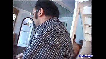 Preview 3 of Urine Drinking Sex - Milfona palestrata con un clitoride enorme... doppia penetrazione!
