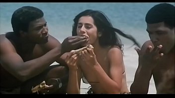 Preview 4 of Back Sex Pakistani - Indian Actress Kitu Gidwani Topless In French Movie Black