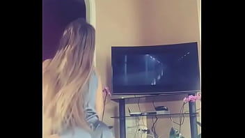 Preview 4 of T Amilxxxvideo - loirinha rebolando agachada.