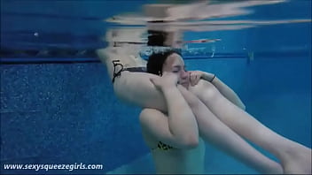 Preview 2 of Suking Brest Porn - Underwater Girl vs Girl Head Scissors