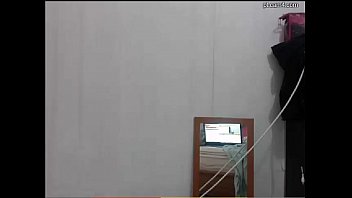 Preview 1 of Moon Deed - Mulher gostosa com bund&atilde_o,  enfiando plug no rabo.