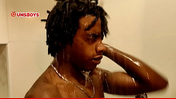 Preview 3 of Cnxx Com - 03 - Tr&ecirc_s garotos vers&aacute_teis tomando banho - Compila&ccedil_&atilde_o banhos # 3