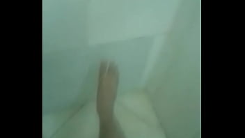 Preview 2 of Jaswen Kbc Sex Video - Safada tomando banho