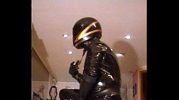 Preview 2 of Karen Hot Sex - Roxina2002RubbingGearGuyCums020202XXL.MPG