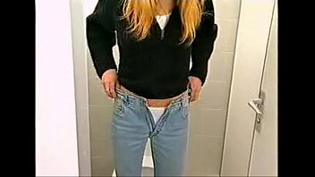 Preview 1 of Tok Bomok - YouPorn - Monika befriedigt sich auf Kaufhaustoilette