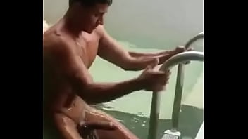 Preview 1 of Cum On Reeboks - Pauzudo na piscina