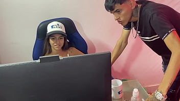 Preview 1 of Www Xxx Hindi Muslim - Sexi hermanastra le gusta comerse mi polla entera le encanta que me la folle en 4