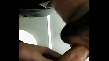 Preview 1 of Pastor 3gp Boy To Boy Xxx Video - Sendo mamado no banheiro