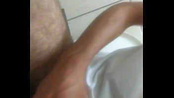 Preview 1 of Telugu Sona Aunty Xxx Videos Vid - Bem dotado batendo uma no banheiro.