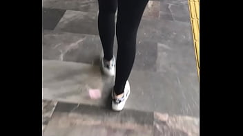 Preview 1 of Devi Desi Org - Leggins tra&iacute_a cachetero negro con encaje blanco.