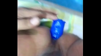 Preview 1 of Ebony Maid Ffm Executive - Metiendome mi dildo azul 1