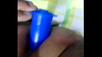 Preview 4 of Ebony Maid Ffm Executive - Metiendome mi dildo azul 1