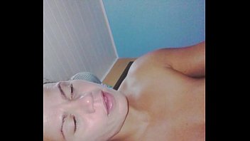 Preview 4 of Loredana Romito - CHUPANDO UM  AMIGO DOTADO  DO SEXLOG