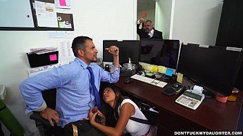 Preview 4 of Yl Sikis - Getting Sucked off at work