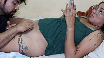 Preview 1 of Nose In Her - Tatuando panochita rica y paga con corrida interna